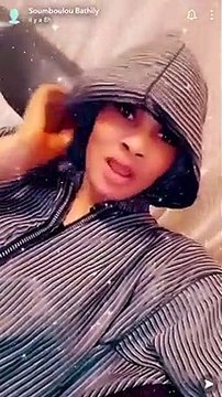 Soumboulou se moque de ses détracteurs et publie une nouvelle vidéo avec son mari : « seyy bi nekh naa torop »