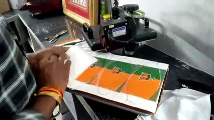 Craze of party sign mask now with flax-banner