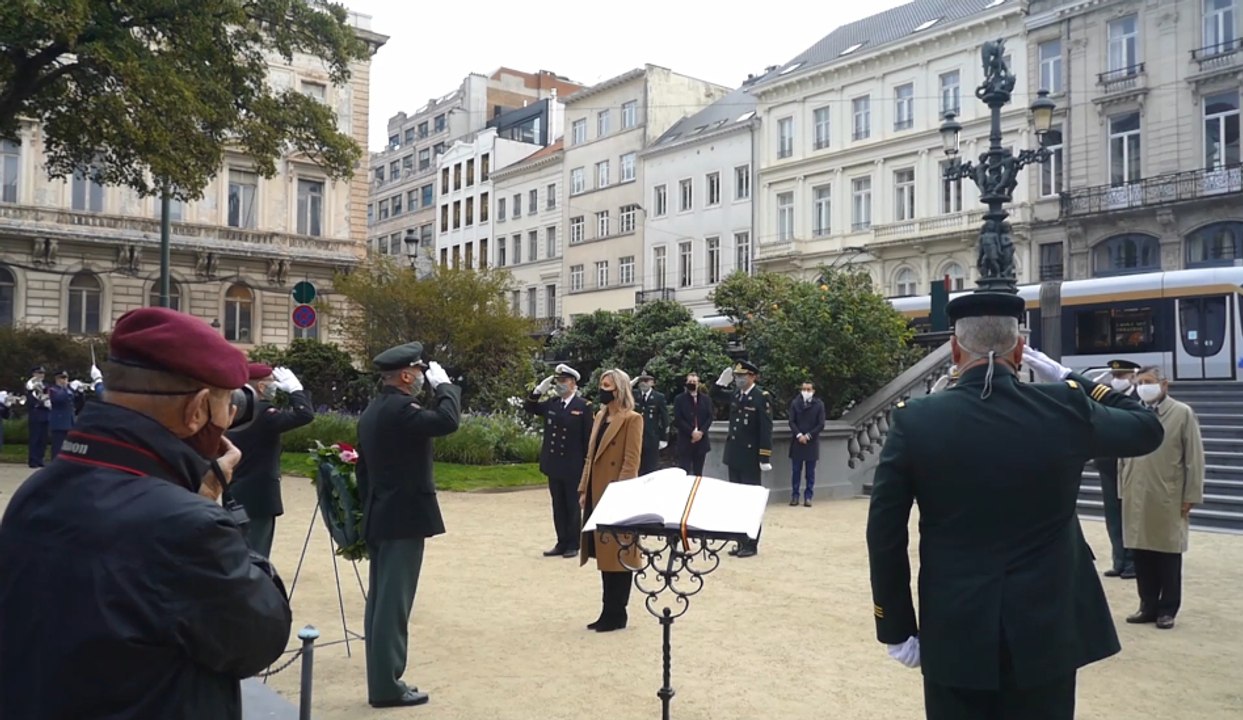 Ludivine Dedonder, ministre de la Défense, a ravivé la flamme sur la tombe du Soldat inconnu à Bruxelles