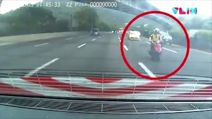 Picu Kecelakaan Beruntun, Skuter Nekat Masuk Tol