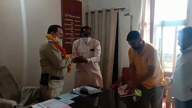 नवागत थाना प्रभारी राजेश सिन्हा का अखिल भारतीय कांग्रेस कमेटी के प्रदेश महासचिव द्वारा स्वागत किया