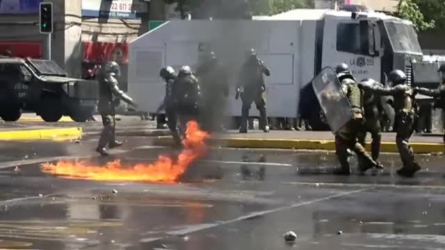 El día de Hispanidad en Chile acaba en batalla campal