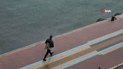 Herkes kacacak yer ararken o tadını cıkarttı