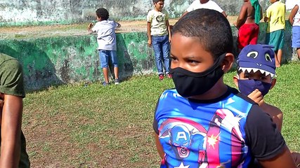 Moradores do Pirambu, em Fortaleza, promovem festa especial para as crianças do bairro