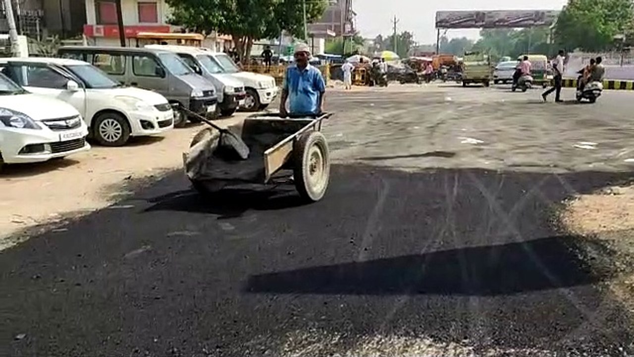कोरोना काल में अनदेखी के चलते अलवर शहर की सड़कें हो गई बदहाल, मरम्ममत व पेवरीकरण भी भूल रहे
