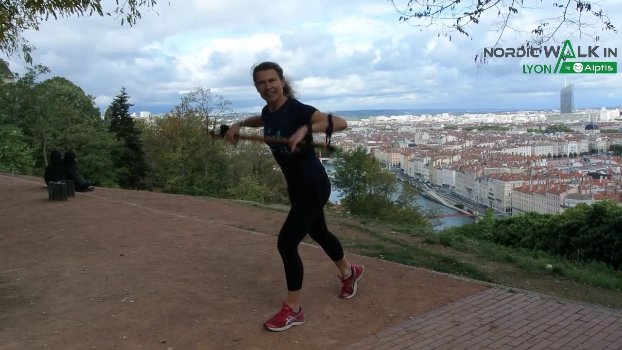NordicWalkin'Lyon by Alptis 2020 - Echauffement animé par Sylvie Vitelli - Participants de Lyon