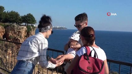 Yüz yüze eğitime geçilmesiyle sahiller yabancı turistlere kaldı