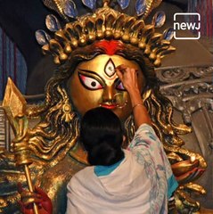 Mamata Banerjee Draws Goddess Durga's Third Eye At Chetla Agrani Club