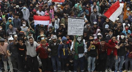 Demo omnibus Law: Ancaman Covid-19 dan rendahnya tes corona di Indonesia
