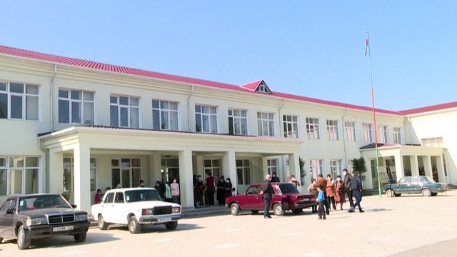 Конфликт в Нагорном Карабахе: мирные жители спасаются от обстрелов