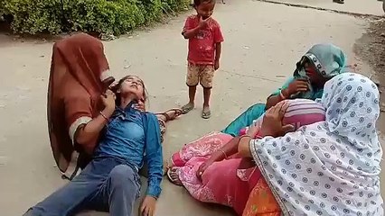 आगरा में बाइक सवार चार युवकों को मैक्स गाड़ी ने रौंदा, तीन की मौत