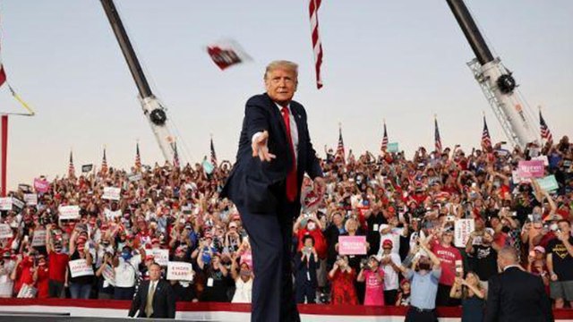 US Elections 2020: I Will Kiss Everyone, Trump At Campaign Rally | Oneindia Telugu