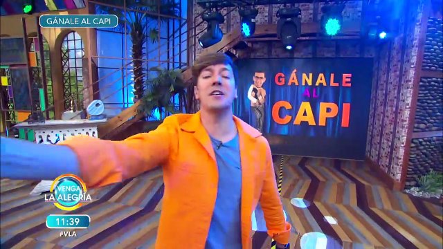 Patricio Razo se enfrentó al torso desnudo de nuestro conductor en Gánale al Capi.| Venga La Alegría