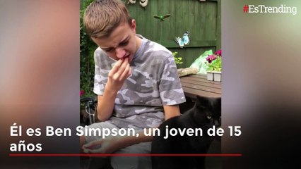 Joven que durante su vida no comió más que #salchichas, prueba otra comida