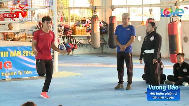 Nhà VĐTG Duy Nhất biểu diễn nhảy dây thần sầu - bài tập bắt buộc để ra đòn tay và chân điêu luyện