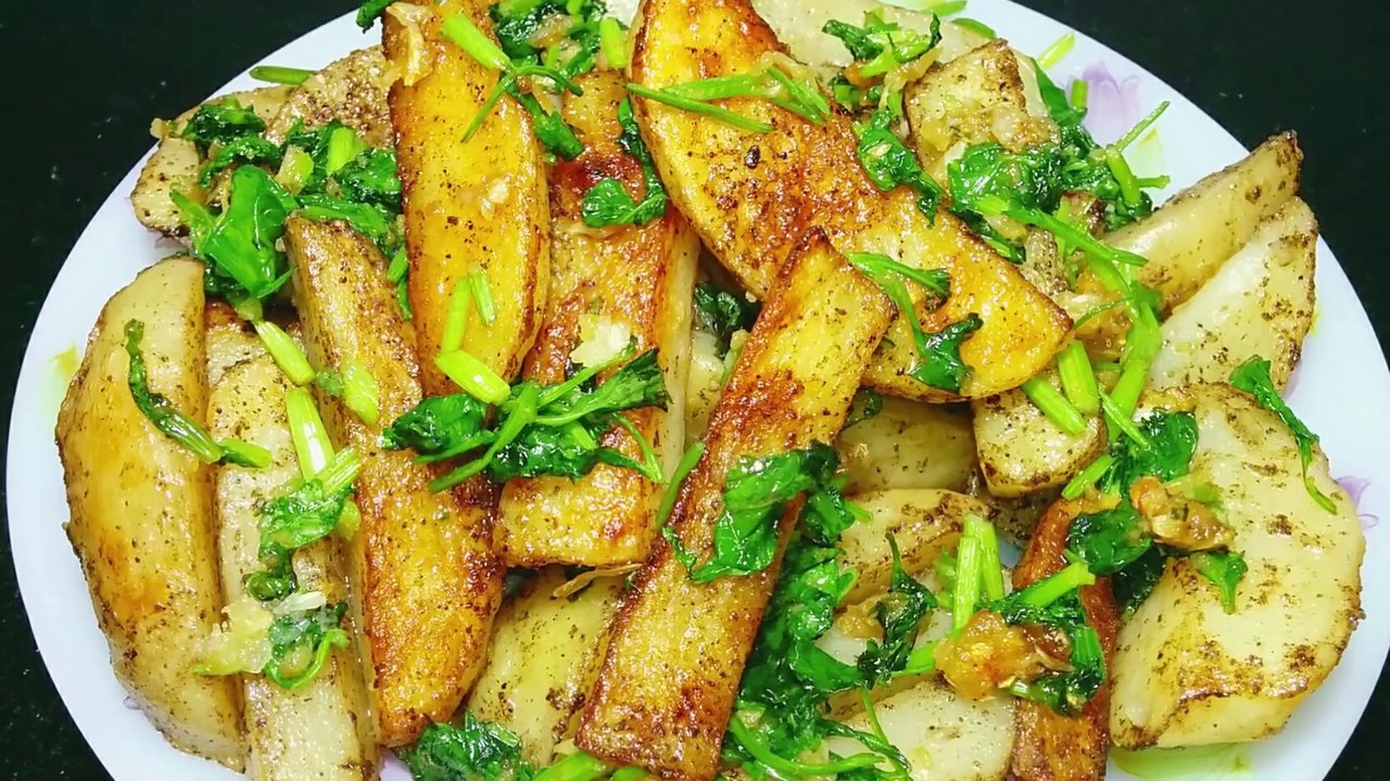 Roasted Garlic Potatoes Recipe | ഗാര്ലിക്  പൊട്ടറ്റോ റോസ്റ്റ് | रोस्टेड गार्लिक पोटेटो खाते रह जाओगे