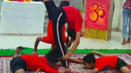 योगासन प्रतियोगिता के समापन के दिन बच्चों ने किए तरह-तरह के करतब