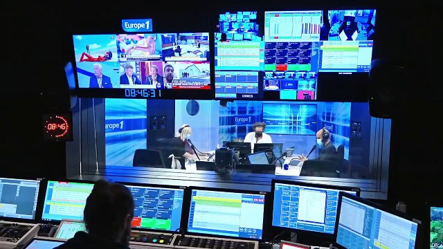 Emmanuel Macron : Ici l'Élysée ! Le couvre-feu est décrété ! Je répète le couvre-feu est décrété ! (Canteloup)