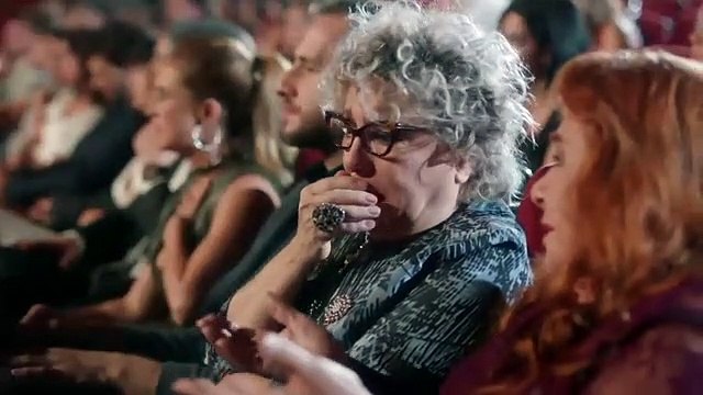 Burçin Terzioğlu'nun sahnesi sosyal medyada gündem oldu