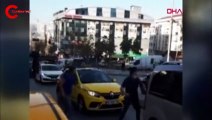 Trafikte tekme ve yumruklu kavga anı kamerada