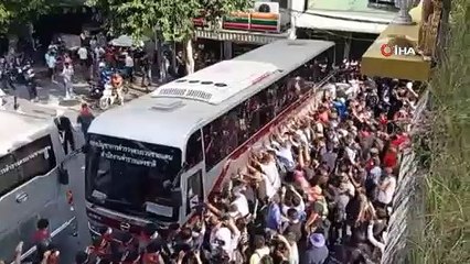 Tayland’da hükumet karşıtı göstericiler sokaklara döküldü