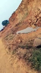 सरकारी निर्माण कार्यों में मजदूरों की गारंटी समाप्त, मशीनों को मिल रहा रोजगार