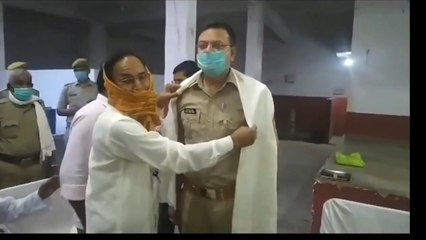 महेवा में व्यापार मंडल द्वारा पुलिस को पूर्णता के तहत किया गया सम्मानित