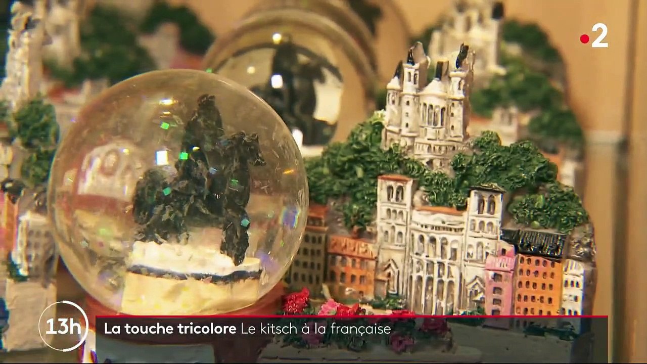 Savoirfaire français le kitsch des boules à neige françaises Vidéo