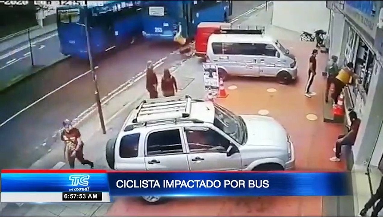 ¡EXCLUSIVO! Ciclista fue impactado por un bus en Quito