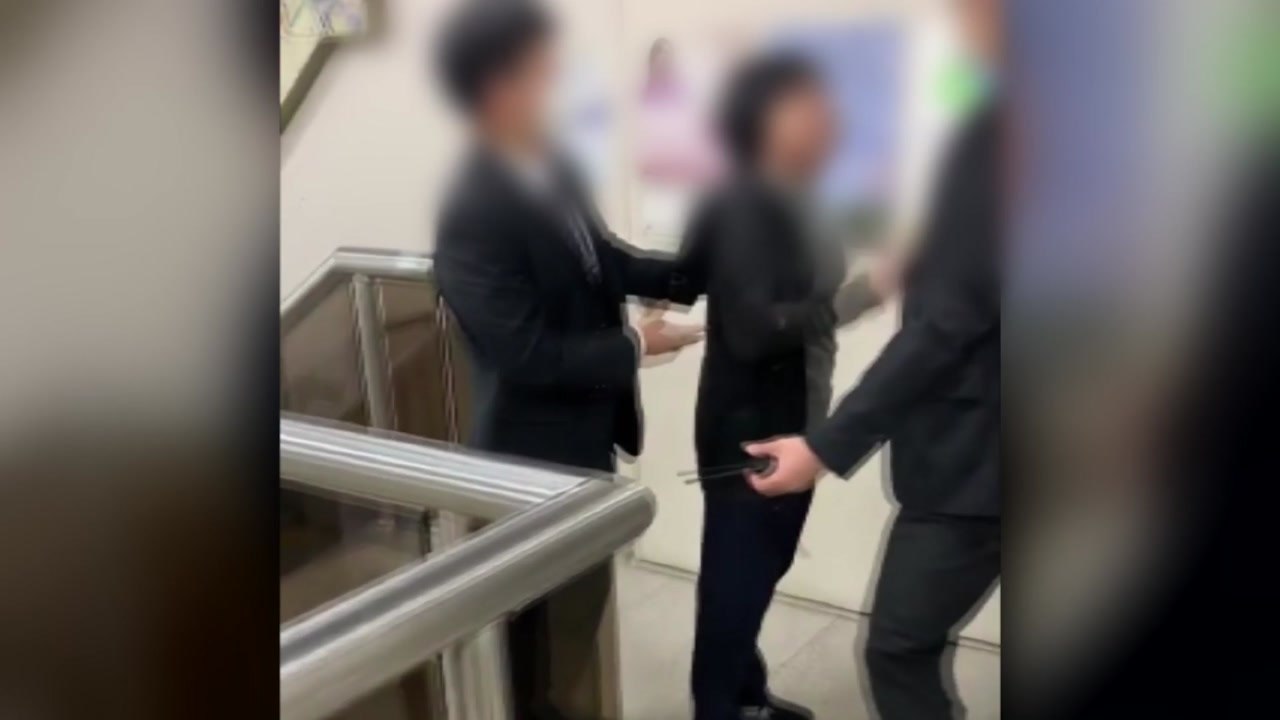 [단독] '마스크 거부 폭행'·'재판부에 욕설' 법원에서 난동 부리다 잇따라 체포 /...