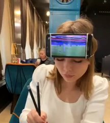 Comment regarder un match de foot tout en emmenant sa copine au restaurant ?