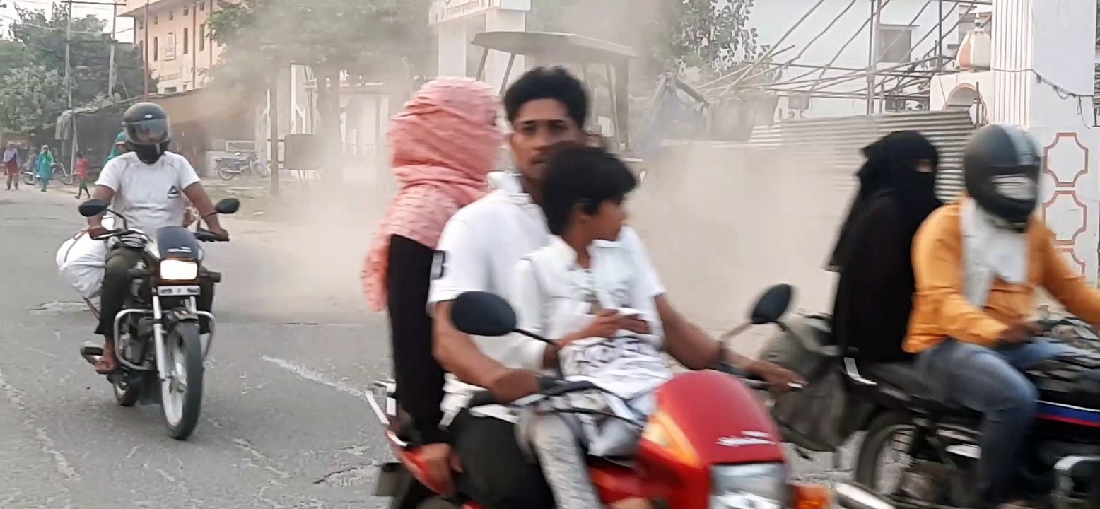 कांधला रामलीला मैदान के बाहर नगर पालिका ने चलाया सफाई अभियान