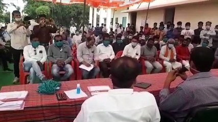 कलेक्टर आशिष सिंह आज तहसील के ग्राम रलायती पहुँचे, जहां उन्होंने ग्राम चौपाल लगाई