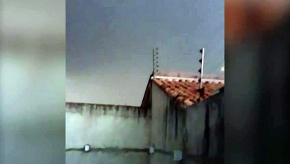 Vídeos mostram tempo fechado em Foz do Iguaçu; Há risco de temporal para região