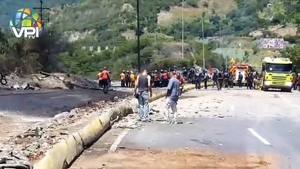 Un fallecido en volcamiento de gandola en la autopista Caracas-La Guaira