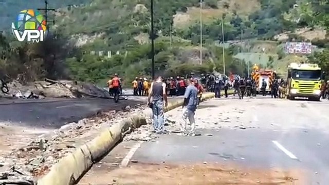 Un fallecido en volcamiento de gandola en la autopista Caracas-La Guaira
