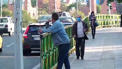 إيران تقيّد التنقل بين مدنٍ مع تسجيل أرقام قياسية جديدة لكوفيد-19