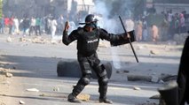 Police clash with army, Civil war like situation in Pakistan