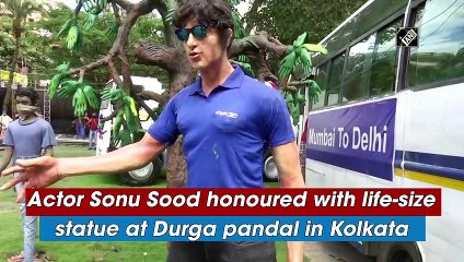 कोलकाता के दुर्गा पंडाल में लगाई गयी अभिनेता सोनू सूद की प्रतिमा