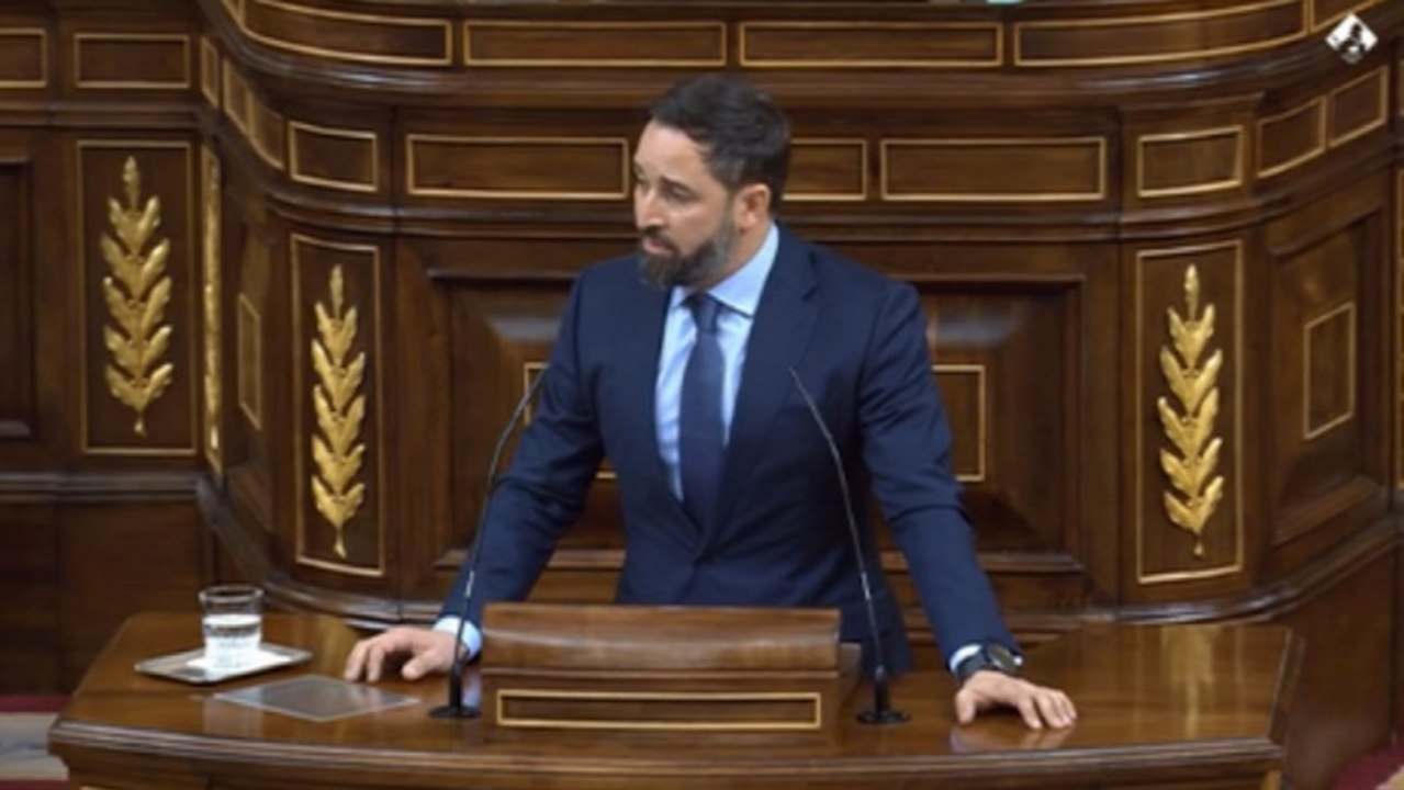 Abascal, perplejo por "equidistancia" y "ataques" de Casado