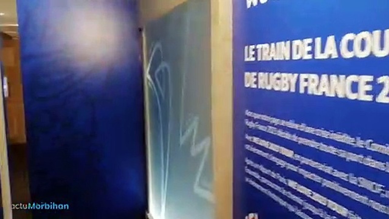 Le train de la Coupe du monde 2023 en gare de Vannes le 8 octobre 2020