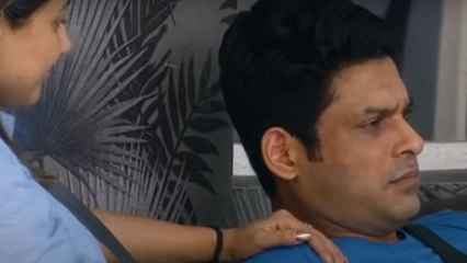 Bigg Boss 14: उदास Siddharth Shukla को Hina Khan ने इस तरह संभाला | FilmiBeat