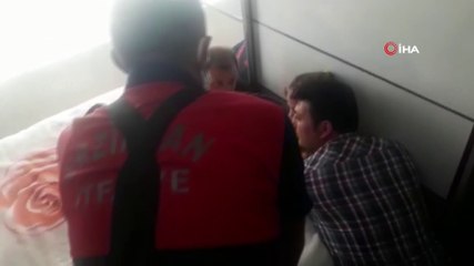 Küçük çocuğun ayağına batan çiviyi itfaiye çıkardı