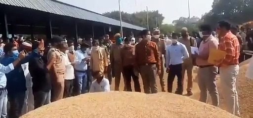 मंडी में डीएम का छापा, दो को प्रतिकूल प्रविष्टि, चार को चेतावनी रिपोर्ट