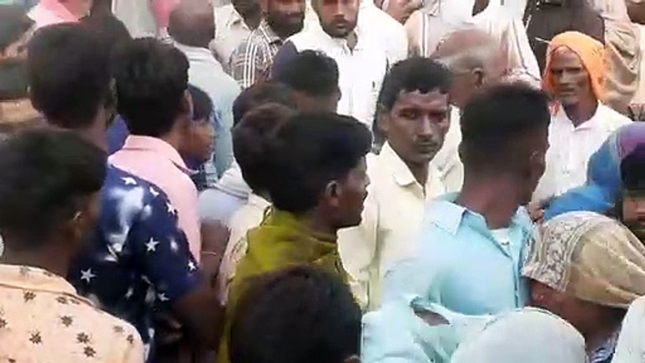 सड़क हादसे में तीन युवकों की दर्दनाक मौत से गांव में मातम