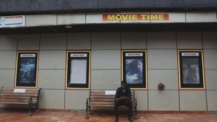 La India reabre cines y escuelas por primera vez desde marzo