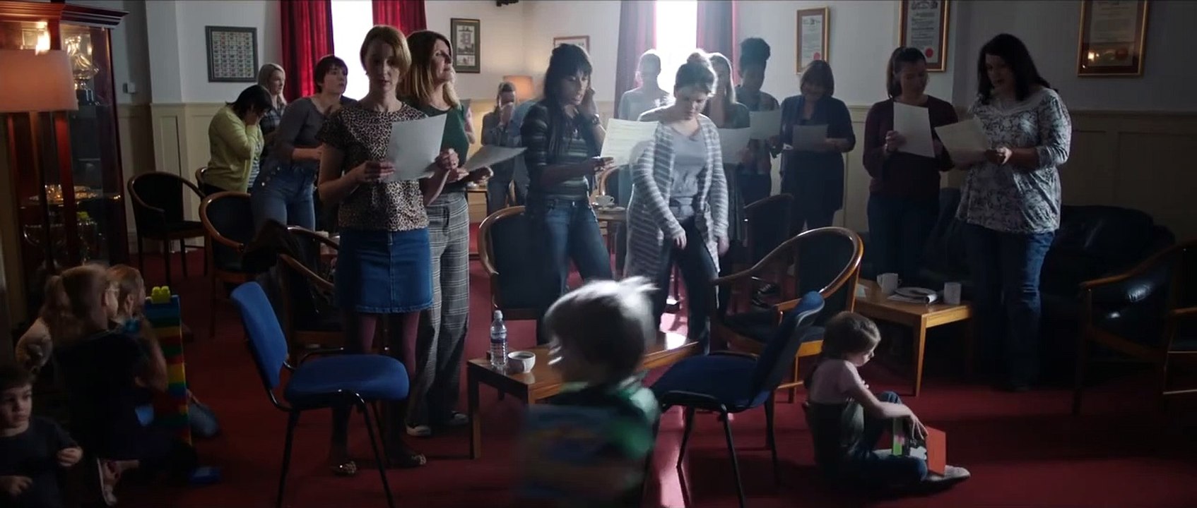 MRS. TAYLOR'S SINGING CLUB Film - Clip und Trailer