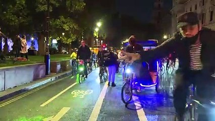 Music and a lightshow: London musicians rally for support