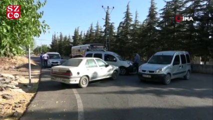 Eylem yapan mahalleli yolu kapattı