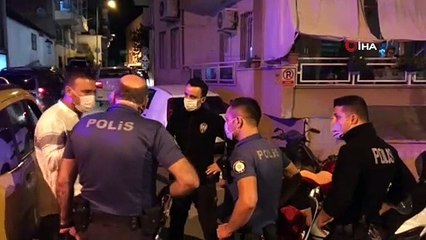 Taksici ile kadın müşteri birbirine girdi, ayıran polis oldu